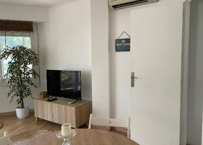 Facing The Sea 2 Steps From The Beaches * Antibes